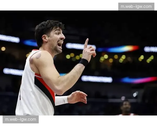 老鹰135分狂胜开拓者 进攻端多点开花展现高效得分能力